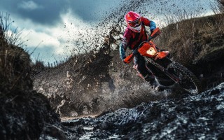 竞彩网入口_张琳艳精准制导张馨头球破门，中国女足憾负中展露不屈锋芒