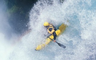 竞彩网：湖人半场落后马刺12分，罚球次数悬殊引发赛场争议